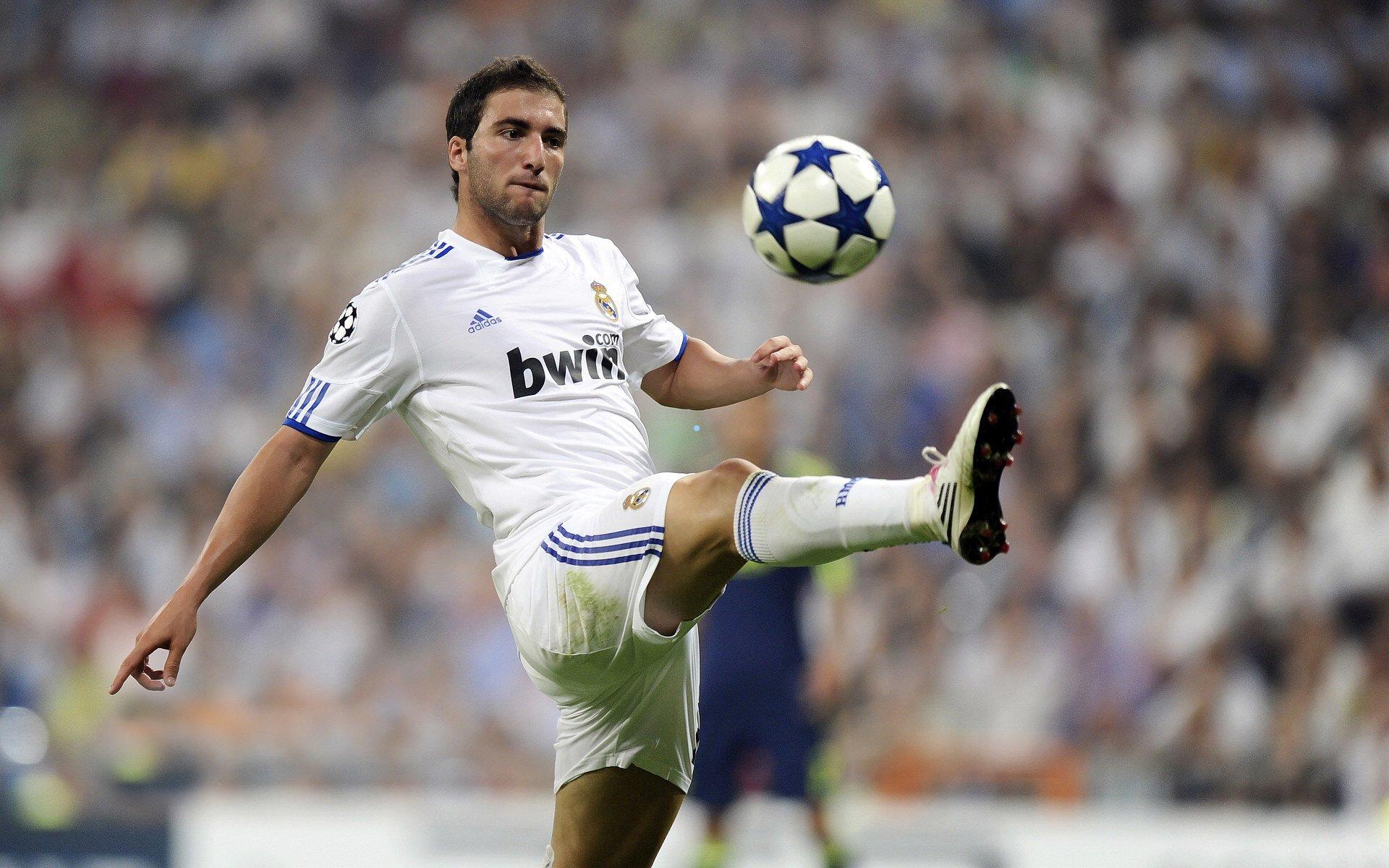 突发，北京国安王牌球员正式离队，当红国脚或转投大连英博